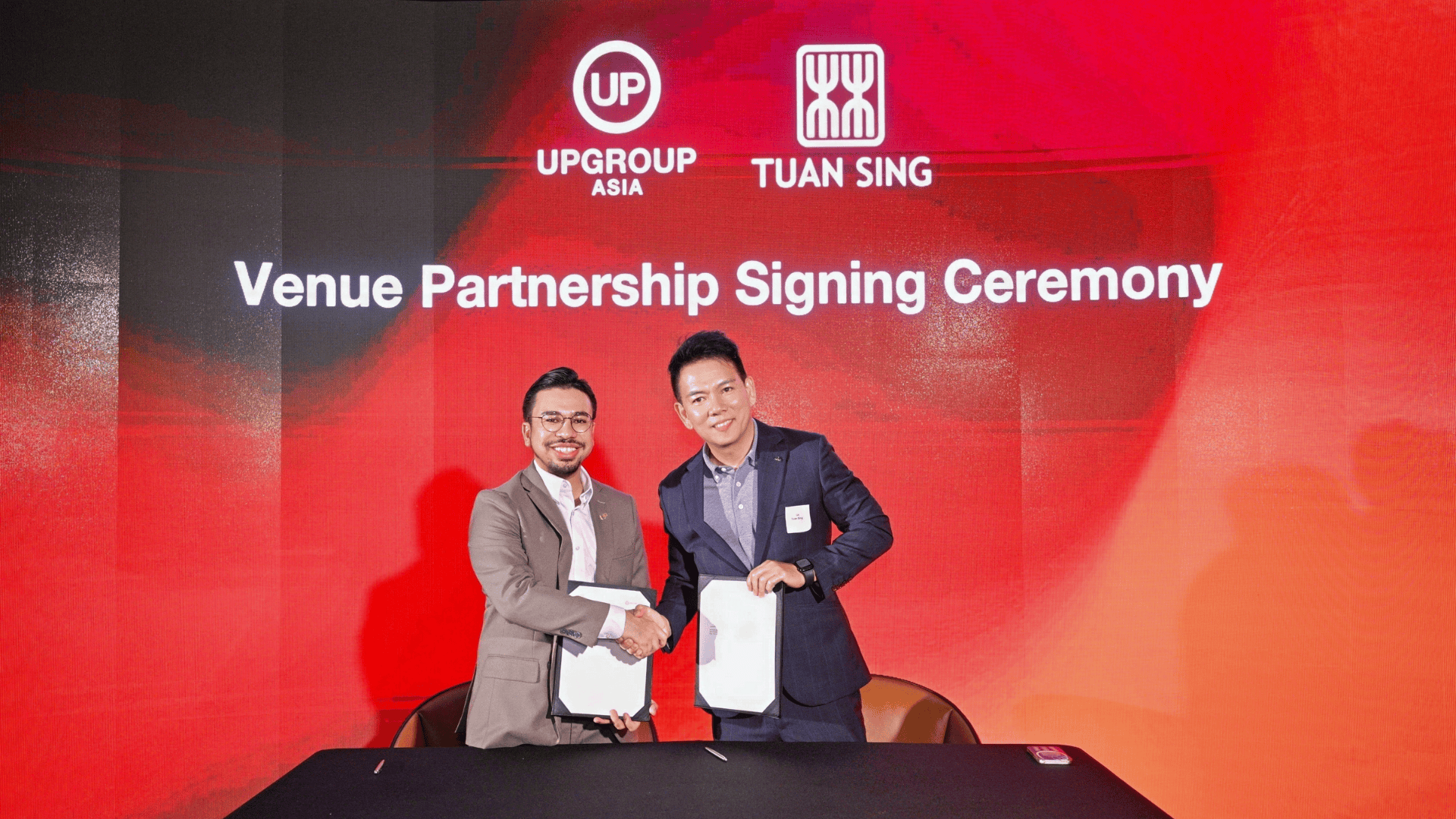 Adam Piperdy, CEO of UPGroup Asia, and Lim Guan Kiang. Vice President, Hospitality, of Tuan Sing Holdings Limited, during the Venue Partnership Signing Ceremony.